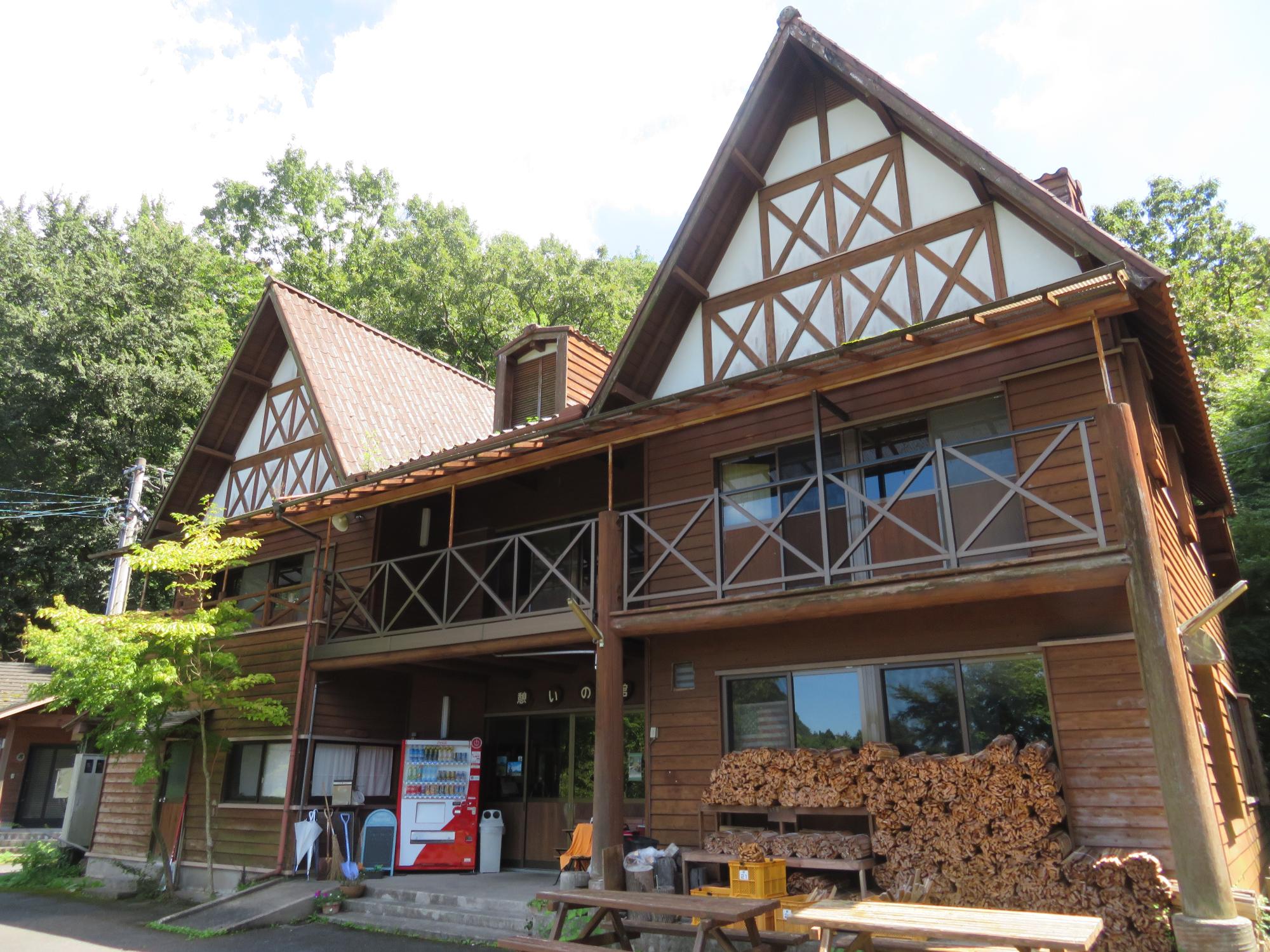 憩いの館（本館）全景